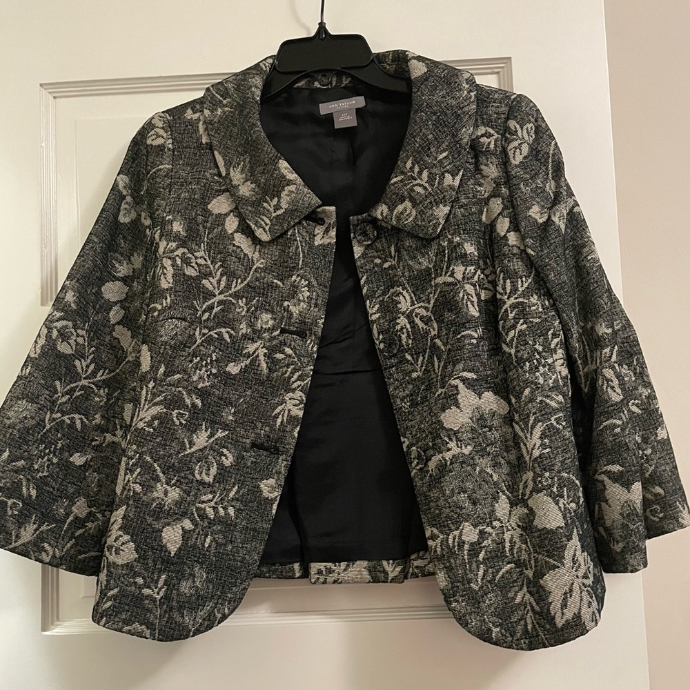 Ann Taylor blazer size 12 perfect for holiday parties